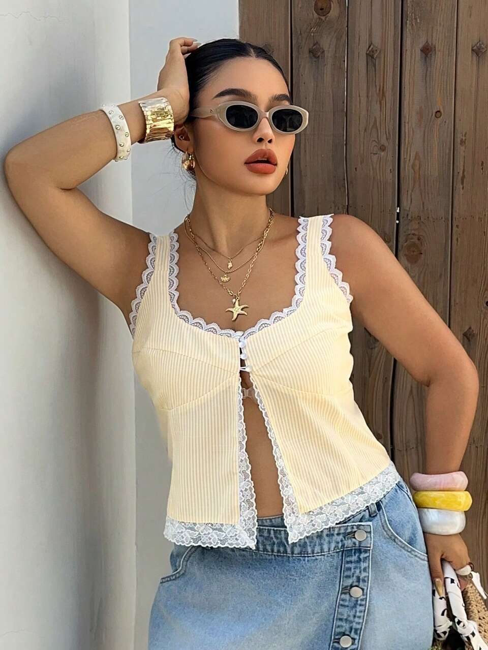 Dazy Plus Plus Size Women Vacation Style Yellow Striped Contrast Lace Cropped Camisole And Tank Top, Spring/Summer Halter Top