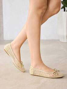 MOTF PREMIUM SEPATU BALET WANITA MUSIM SEMI DAN PANAS BARU DENGAN HIASAN BATU PERMATA, JARING, PITA, UJUNG BULAT, DAN SOL DATAR, GOLDEN FAIRY, SERBAGUNA, LEMBUT, ELEGAN, BAGIAN ATAS RENDAH, SEPATU KLASIK MEWAH YANG NYAMAN - Emas - View 6