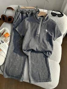 SHEIN Playful Pals 少女牛仔套裝，夏季新品，時尚休閒風，灰色雪花洗水工藝，俏皮可愛馬匹刺繡，拉鍊套頭上衣搭配寬腿褲，彈性腰帶附可調節抽繩，直筒寬鬆版型，輕量柔軟針織牛仔面料，舒適親膚，時尚女孩必備，簡約休閒適合夏季穿著，百搭適用於日常拍照、購物、出遊、聚會、音樂節、度假等，2026新款少女牛仔套裝 - 灰色 - 查看 4