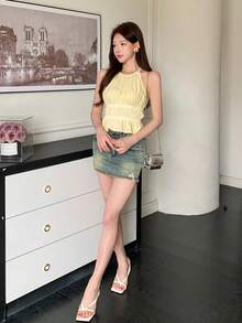 K-Vae 細肩帶背心式新風格優雅百褶露肩短版上衣 - 黃色 - 查看 4