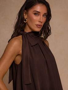 SHEIN Glamour 女款素色掛脖百褶休閒百搭日常出遊襯衫 - 棕色 - 查看 3