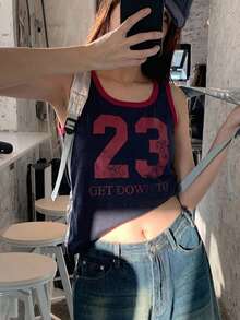 DAZY 女款對比色字母膠帶裝飾修身休閒街頭運動風短袖T恤圖案印花夏季上衣 - 藏蓝色 - 查看 3