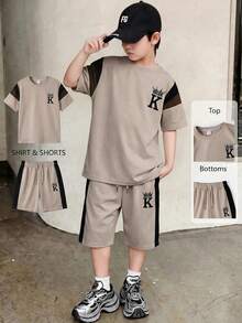 SHEIN 2 件装 Tween Boy 休闲运动百搭柔软舒适拼布撞色印花短袖圆领 T 恤和松紧腰短裤套装，适合春季、夏季、秋季，适合日常穿着、户外活动、学校、街头风格、派对和休闲 - 彩色 - 查看 3