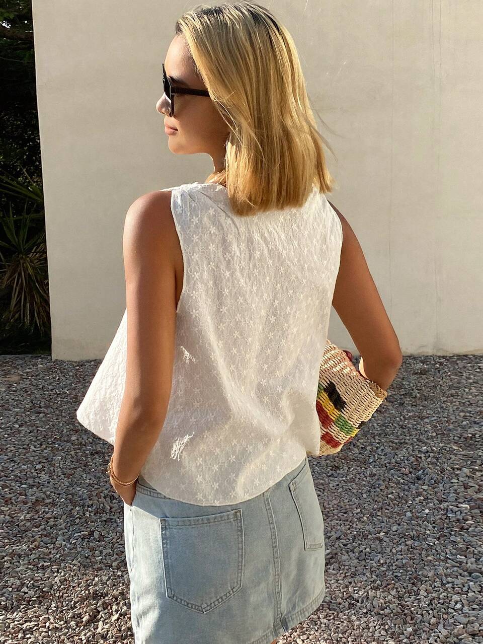 Women's Solid Color Textured Fabric Pleated V-Neck Casual Basic Boho Vacation Summer Tank Top Vacation White