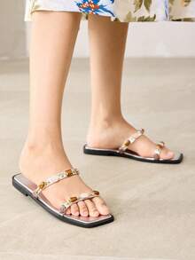 MOTF SPRING AND SUMMER NEW OUTDOOR WOMEN'S FLAT BOTTOM SQUARE TOE RHINESTONE SIMPLE SLIPPERS WOMEN'S OPEN-TOED CASUAL VERSATILE BEACH SLIPPER - Silver - View 2