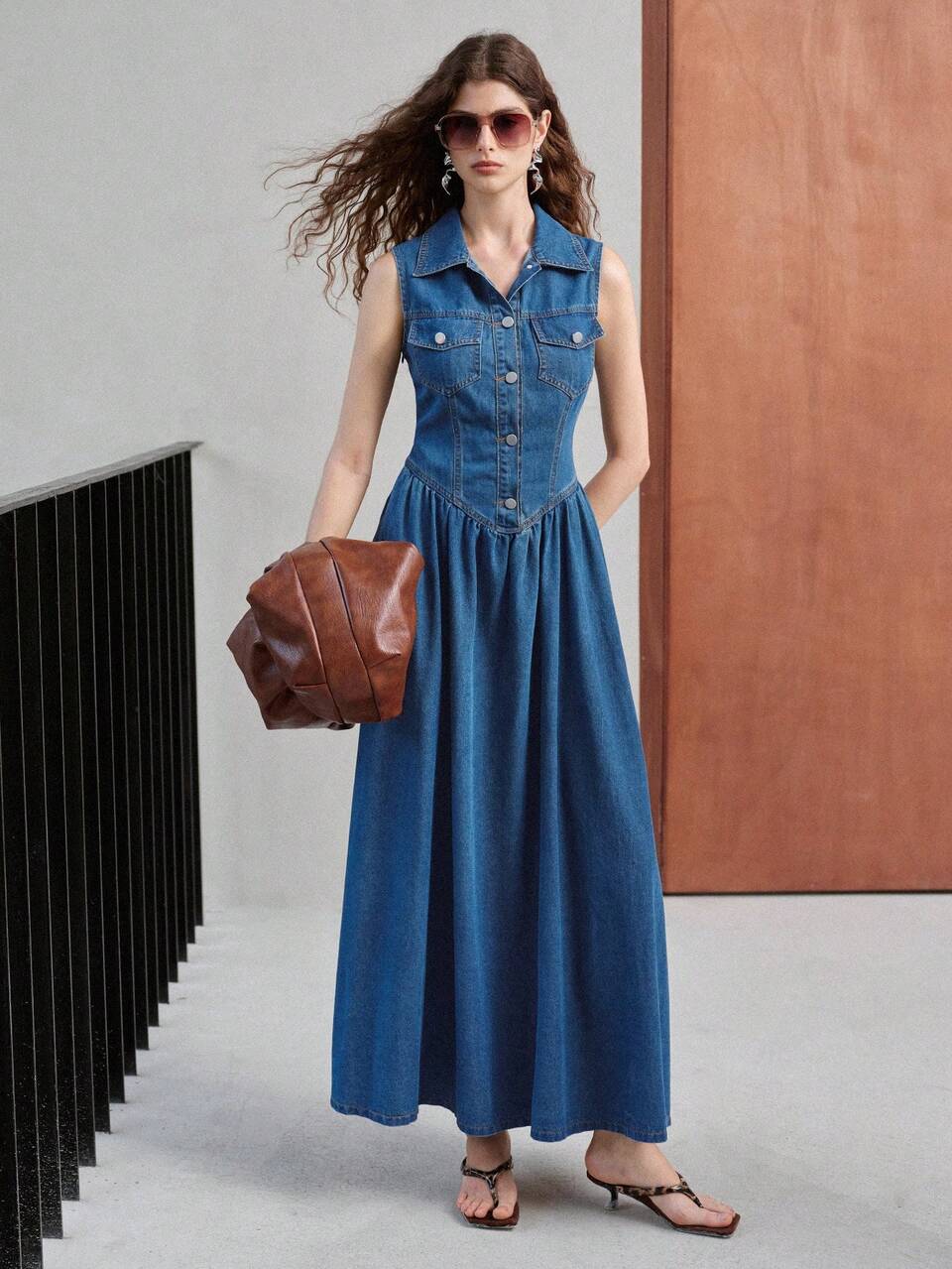 WOMEN'S DENIM DRESS WITH COLLAR, SLEEVELESS, WAIST-CINCHING, FLARE HEM
