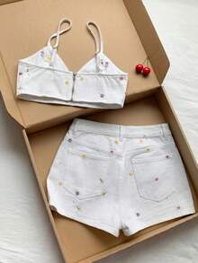 Comfortcana 女款夏季休閒花卉刺繡超短吊帶背心 & 牛仔短褲套裝 - 白色 - 查看 5