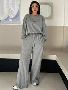 DAZY 女款兩件套，秋季圓領長袖字母印花抽繩寬腿褲純色運動衫布料寬鬆版型 - 灰色 - 查看 6