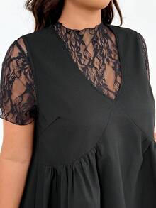 SHEIN Essnce 大尺碼女款春夏時尚休閒寬鬆涼爽舒適日常基本百搭顯瘦短袖蕾絲透視上衣與黑色背心短洋裝2件組，外出穿搭，大尺碼可愛服飾，娃娃洋裝，黑色套裝，度假穿搭 - 黑色 - 查看 6