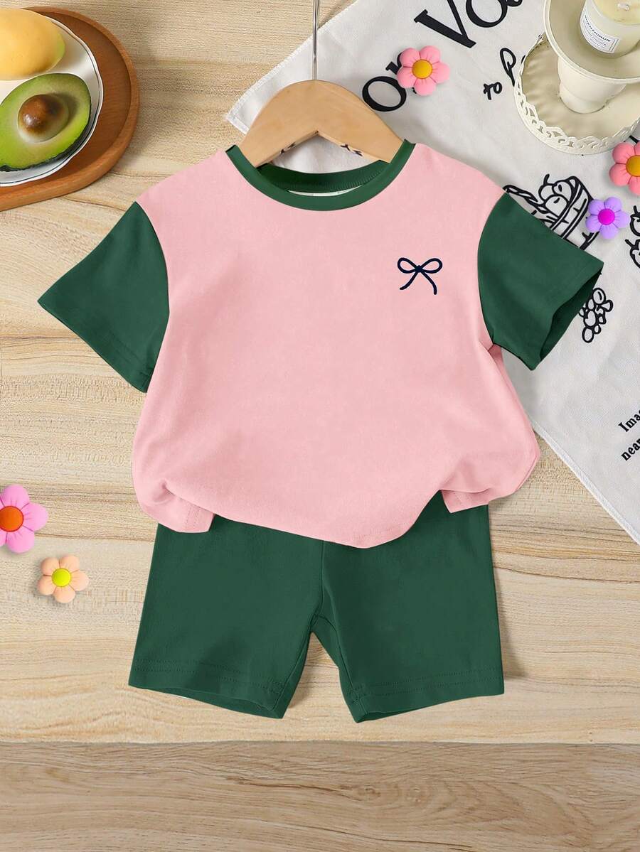 Set Baju Bayi Perempuan Gaya Korea Warna Pink & Hijau Segar, Atasan Lengan Pendek Leher Bulat Motif Pita Sederhana dengan Celana Pendek Ketat Warna Hijau Tua, Cocok untuk Musim Semi & Musim Panas, Jalan-jalan Sehari-hari, di Rumah & Luar Ruangan, Pesta, Serbaguna