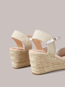 Styleloop Women's Thick-Soled Hemp Rope Fashion Vacation Round Toe Buckle Sandals, Vacation Atmosphere, Summer Wear, A Must For Travel - Silver - View 6