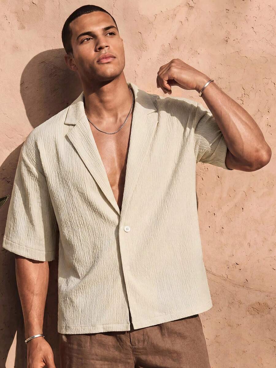 Manfinity RebelGame Men's Khaki Short-Sleeve Button-Up Shirt. Relaxed Fit, Classic Collar, Chest Pockets. Versatile For Beach Vacations & - Multicolor - View 1