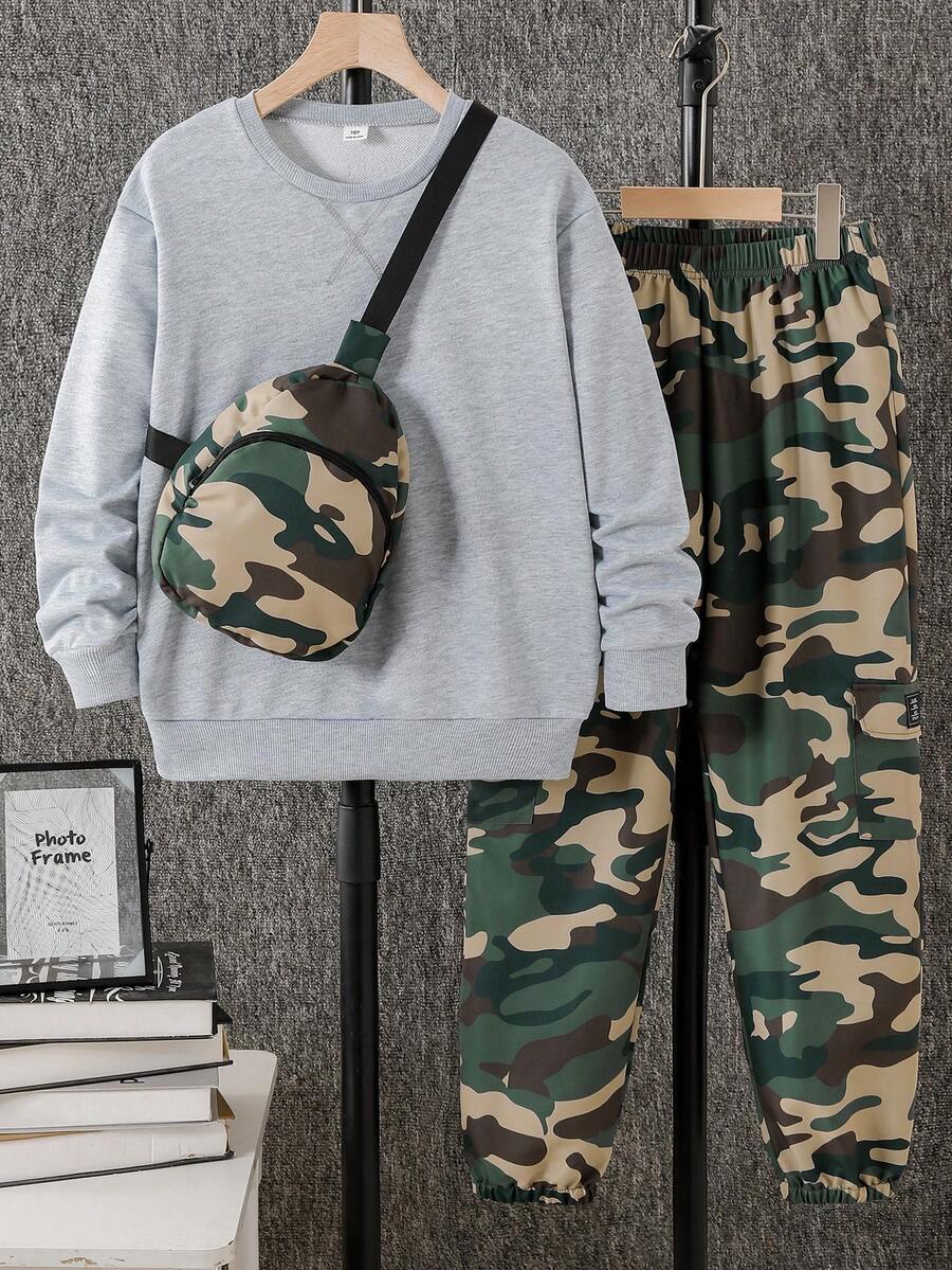 SHEIN 2件組青少年男孩時尚運動衫 & 深綠色迷彩印花長褲套裝,酷炫街頭風,柔軟舒適面料,穿脫方便,適合春/秋季,學校與外出,必買熱銷款 - 彩色 - 查看 1
