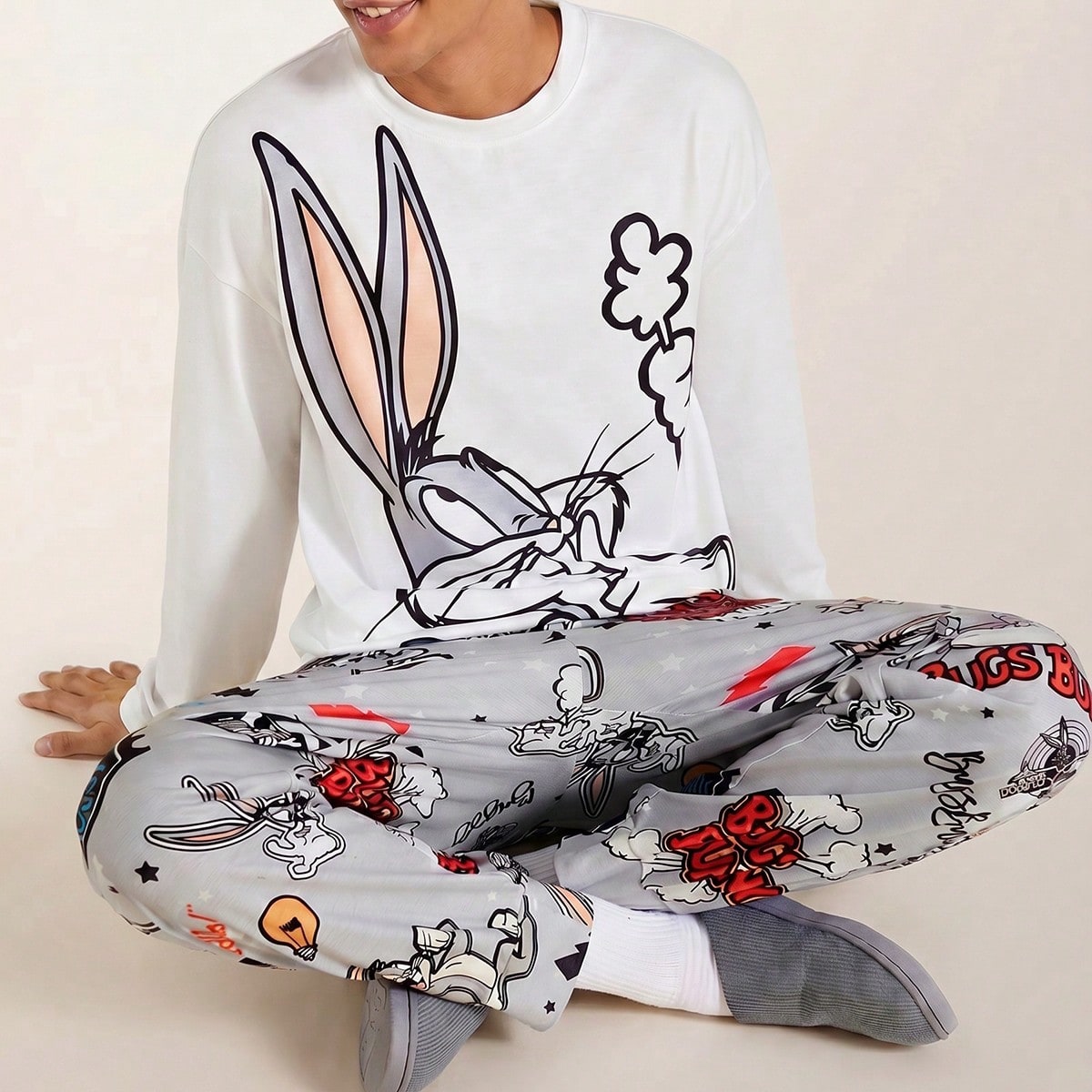 Conjunto de ropa informal de 2 piezas con camiseta de manga larga con estampado de conejo de punto holgado y pantalones grises divertidos para hombre,