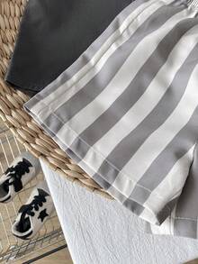 SHEIN Playful Pals Set Baju Bayi Laki-laki: Kardigan Lengan Pendek dengan Saku Tempel dan Celana Pendek - Grey - View 5
