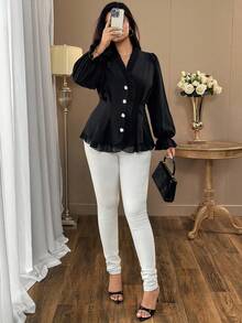 Auvina Blusa con abotonadura, manga larga, ajustada, cuello en V, con parches de encaje y volantes en bajo para mujer de talla grande - Negro - Ver 4
