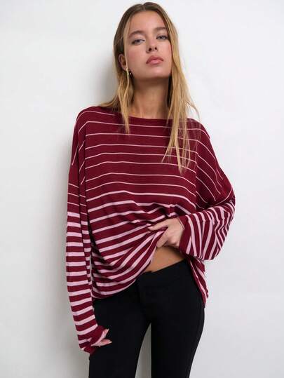 Nöista Suéter de punto a rayas burdeos y rosa con cuello redondo y ajuste relajado. Casual, para capas, vuelta al colegio, fin de semana, viajes. Otoño, invierno para mujeres.