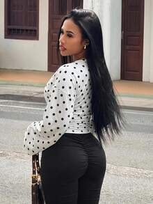Slaydiva 女款V領長袖圓點休閒日常甜美T恤 - 黑與白 - 查看 3