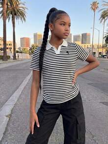 SHEIN 青少年女孩休閒學院風黑白條紋 Polo 領短袖上衣 + 黑色多口袋寬腿工裝褲 2 件套，百搭寬鬆版型，夏季校園休閒穿搭，學生日常通勤與運動套裝，返校季 - 黑色 - 查看 4