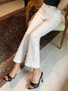 DAZY Celana Jeans Denim Putih Wanita Model Slim Fit Flare Panjang Hingga Mata Kaki dengan Detail Desain - Putih - View 2