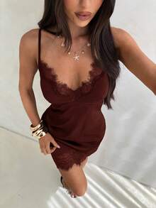 Aloruh 春夏新款優雅性感辣妹音樂節派對婚禮季蕾絲飾邊酒紅色緞面細肩帶迷你洋裝，酒紅色緞面洋裝 - 酒紅色 - 查看 2