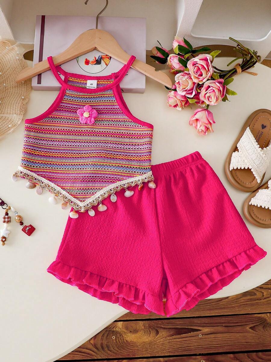 SHEIN Genkimix Kids 夏季新款度假休閒可愛女童幼童吊帶V領鉤編條紋海灘布料可愛鉤編貝殼飾邊上衣搭配紋理荷葉邊短褲套裝 - 粉色 - 查看 1
