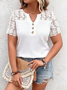 EMERY ROSE Blusa de talla grande para mujer con cuello en V y mangas cortas, con aplicaciones de encaje y patchwork - Blanco - Ver 7