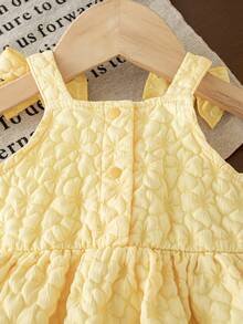 SHEIN Set Pakaian Kasual Sehari-hari untuk Bayi Perempuan: Atasan Jacquard dengan Hiasan Pita dan Ruffle serta Rok Celana Denim - Kuning - View 7