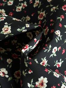 SHEIN 女童無袖時尚樣版優雅奢華數位印花短版上衣與百搭休閒長褲套裝，適合外出、旅行、度假、派對、宴會及日常穿著 - 黑色 - 查看 4