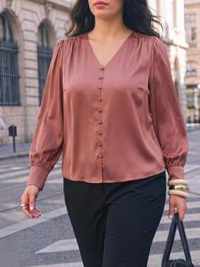Maija 大码纯色前开襟长袖V领休闲衬衫，适合春夏穿着，可用于春季情人节派对、海滩婚礼、度假、圣帕特里克节等场合。 - 粉色 - 查看 1
