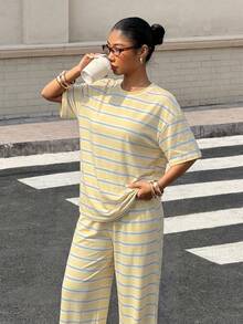 Muchica Set Rajut Kasual Wanita Motif Garis-Garis Warna Kuning Pucat - Angsa kuning - View 4