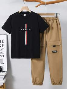 SHEIN 兒童青少年男童休閒運動字母印花寬鬆短袖T恤與大口袋束口褲套裝，適合通勤、上學、日常休閒出遊、運動，春夏季適用 - 黑色 - 查看 2