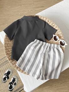 SHEIN Playful Pals Set Baju Bayi Laki-laki: Kardigan Lengan Pendek dengan Saku Tempel dan Celana Pendek - Grey - View 2