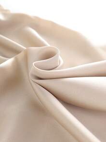 Femmeverse 大尺碼女款時尚優雅V領荷葉袖抓皺裝飾扣開衩下擺洋裝 - 杏色 - 查看 5