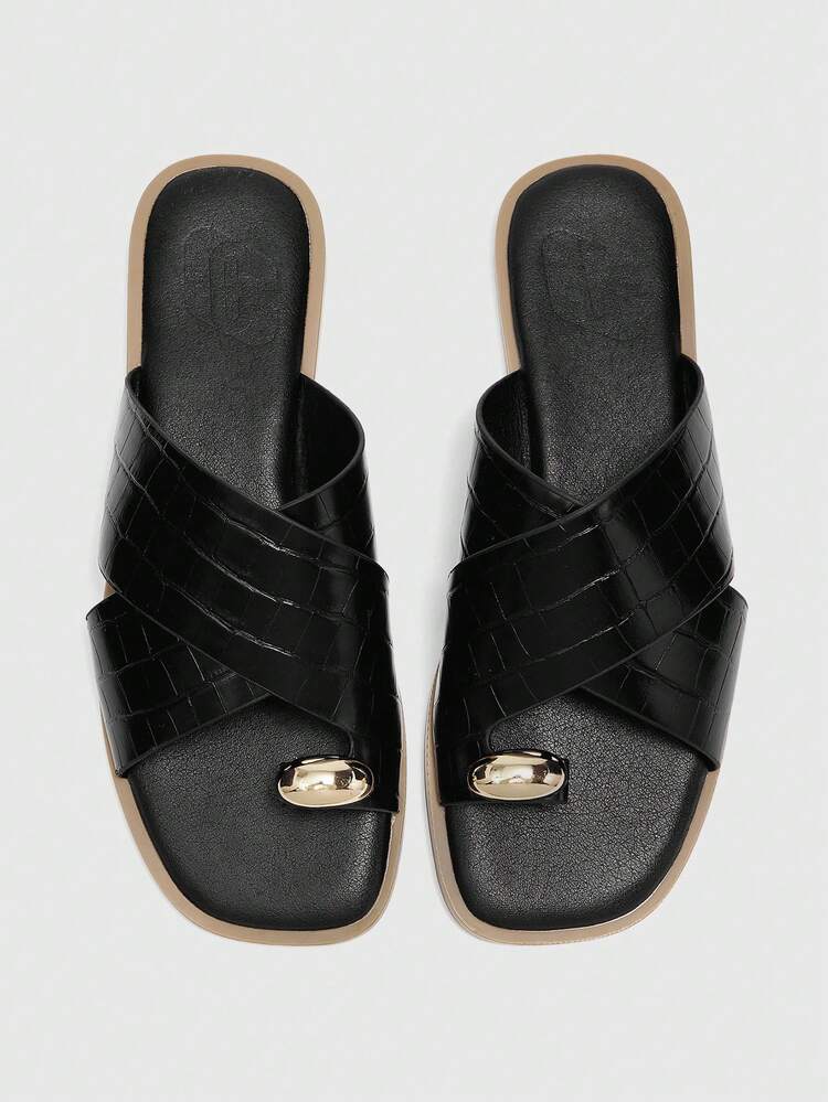 CUCCOO BIZCHIC Ladies Fashion Cross Strap Black Embossed Foot Clip Metal Buckle Small Square Toe Flat Sandals Comfortable Flat Sandals Slippers Suitable For Commuting Beach Vacation Ladies Flat Sandals