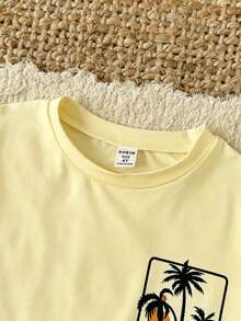 SHEIN Playful Pals 2件組 男童休閒時尚舒適圖案印花圓領落肩上衣與條紋印花短褲，適合春夏季、戶外玩耍、日常百搭、柔軟夏季服飾、度假 - 黃色 - 查看 6