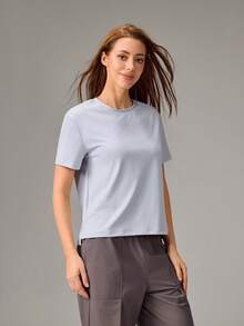 OutZeal ملابس علوية رياضي نسائي للجيم والتمارين واليوغا، ناعم جداً، بفتحة جانبية وأكمام قصيرة، ملابس رياضية نشطة - أزرق فاتح اللون - مشاهدة 5