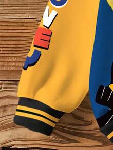 LOONEY TUNES X SHEIN 小男孩圆领长袖舒适休闲卡通可爱街头校园棒球夹克，撞色衣领和袖口英文字母图案运动衫 - 白色 - 查看 5