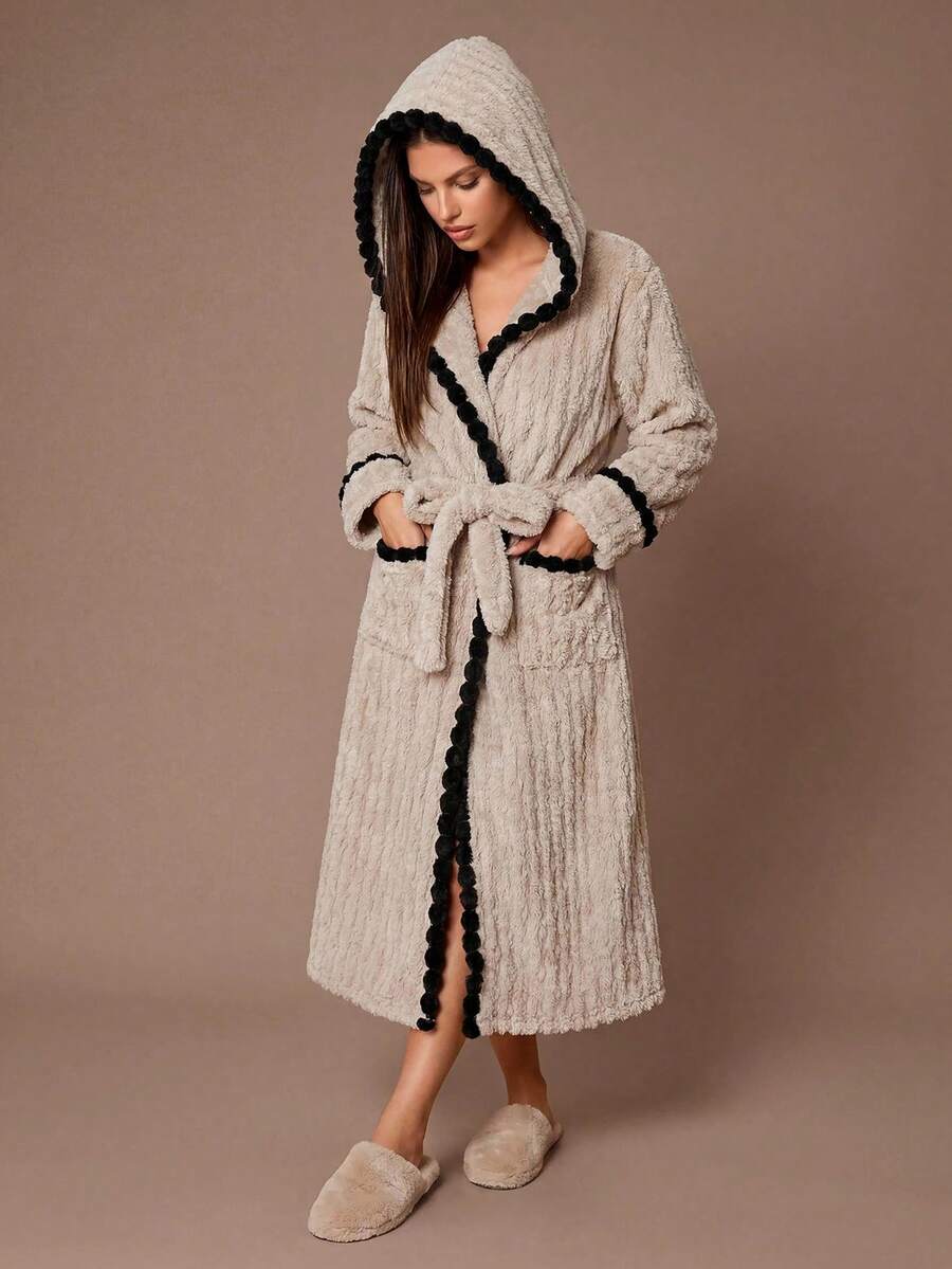 Lazeform Bata de dama con capucha de felpa jacquard con pompones de colores contrastantes, para otoño e invierno, atuendo acogedor y esponjoso - Albaricoque - Ver 1