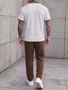 Manfinity CasualCool 男士撞色短袖 Polo 衫與長褲休閒通勤套裝 - 彩色 - 查看 2