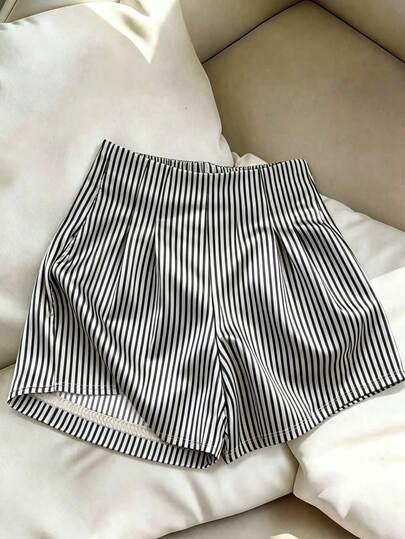 GlowEve CURVE Plus Size Women's Vertical Striped Pattern Fashionable Minimalist Versatile Shorts