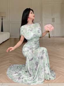 Modelyn 女款粉色薄紗花卉印花夏季百褶優雅高貴時尚長洋裝，適合外出與晚宴派對 - 綠色 - View 4