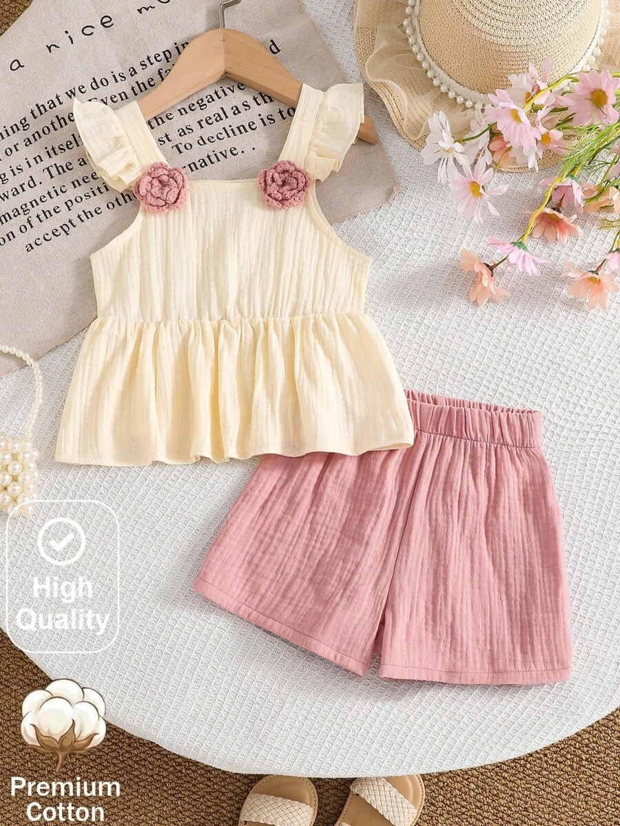 SHEIN Vintaside Kids 女童休閒舒適淺奶油黃方領吊帶上衣,雙層荷葉邊肩帶,肩帶飾3D手工粉色玫瑰,收腰大娃娃風傘裙擺 + 粉色短褲,適合日常穿著、居家、休閒出遊、家庭旅行、小滿月/周歲聚會 - 藕粉色 - 查看 1
