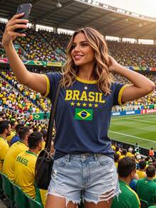 Zolique BRASIL 5星巴西國旗印花海軍藍底黃色對比飾邊短袖T恤女款 2026世界盃球迷寬鬆觀賽上衣 - 彩色 - 查看 3