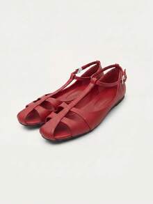 Nöista Sandal kulit datar klasik dengan desain tali T, bentuk ujung tertutup, dan gesper pergelangan kaki yang dapat disesuaikan. Alas kaki elegan abadi untuk sehari-hari. - Merah tua - View 2