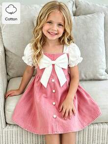 SHEIN Elladie kids 女童（小号）春夏牛仔连衣裙，白色蝴蝶结装饰，白色梭织面料泡泡袖拼接牛仔腰身连衣裙，白色珍珠纽扣设计，适合年轻女孩穿着，优雅、休闲、时尚、可爱，适合日常、上学、外出、度假、派对等场合。 - 粉色 - 查看 11
