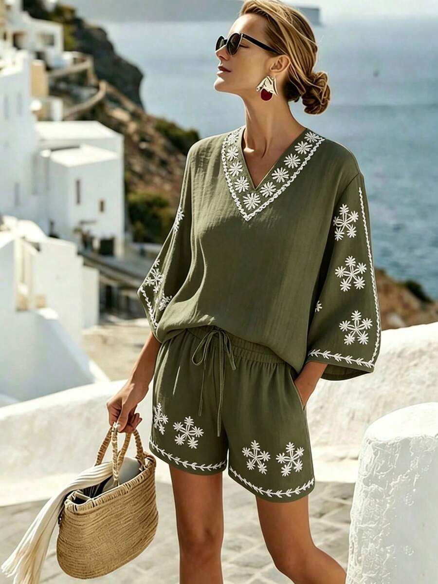 SHEIN Holidaya 女款V領花卉印花上衣與短褲兩件套,休閒度假百搭 - 軍綠色 - 查看 1