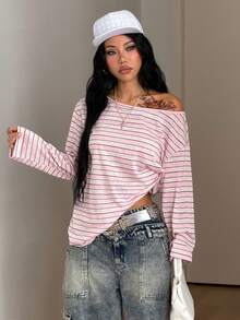 Coolane 女款春季哥德風 Grunge Y2K 丘比特圖案舒適不對稱領口露肩長袖T恤，X Rafael Machado - 淺粉色 - 查看 2