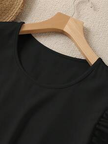 SHEIN LUNE 2件組：大尺碼黑色純色荷葉邊袖上衣與白色圓點短褲，休閒度假2件組夏季女裝 - 彩色 - 查看 5