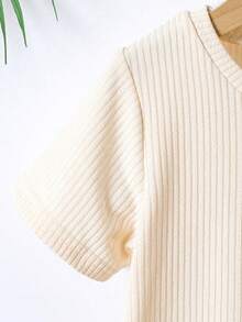 SHEIN 小男孩素色口袋短袖T恤與短褲休閒套裝 - 杏色 - 查看 5